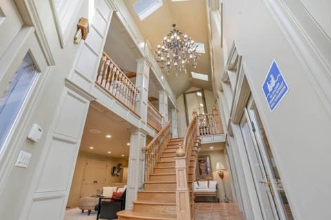 Daisy Glen Retreat - Amazing Indoor Pool House in Ohio