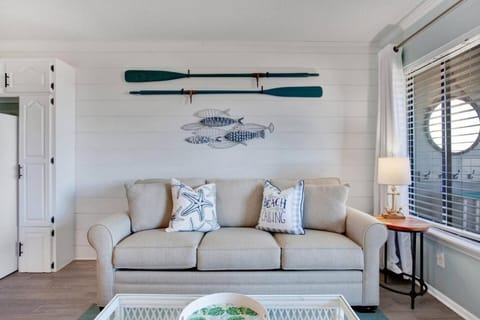 Sun n Fun- Pool- Oceanfront and Lots of Amenities House in Tybee Island