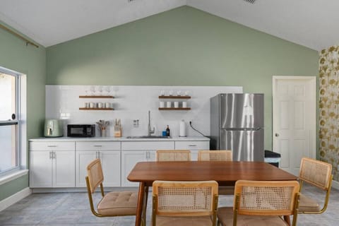 Sunny Auburndale Retreat with Pool House in Auburndale