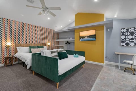 Sunny Auburndale Retreat with Pool House in Auburndale