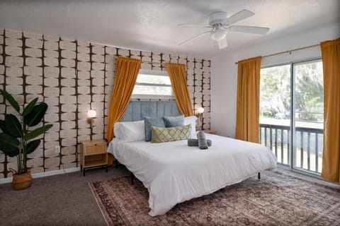 Family Retreat with Game Room and Fireplace House in Auburndale