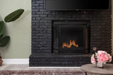 Family Retreat with Game Room and Fireplace House in Auburndale