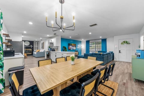 Sunny Lakeside Retreat with Pool and Firepit House in Leesburg