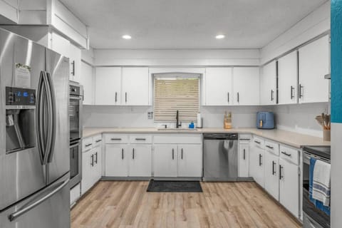 Lakeview with Shuffleboard Table and Wildlife Spotting House in Leesburg