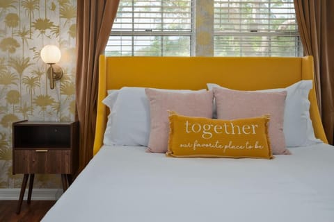 Lakeview with Shuffleboard Table and Wildlife Spotting House in Leesburg