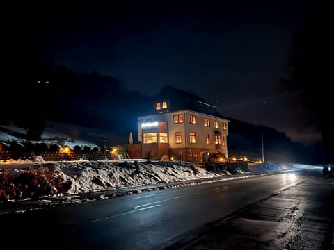 Property building, Natural landscape, Winter