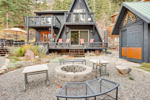 The Switzerland of America Downtown Ouray Cabin! Cabin in Ouray