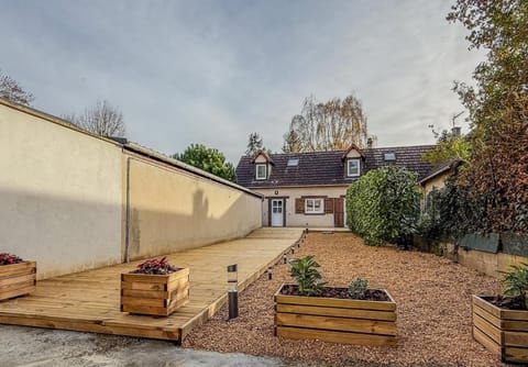 Maison avec parking à 10min du centre-ville à pied Apartment in Chartres