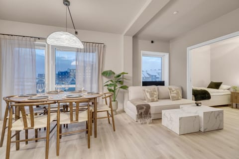 Arctic Lux Suite With Sea & Mountain View Apartment in Tromso