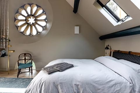 Loft apartment in converted Cotswold church Apartment in Chipping Norton