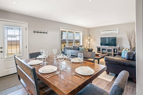 TV and multimedia, Kitchen or kitchenette, Living room, Photo of the whole room, Seating area, Dining area, kitchen