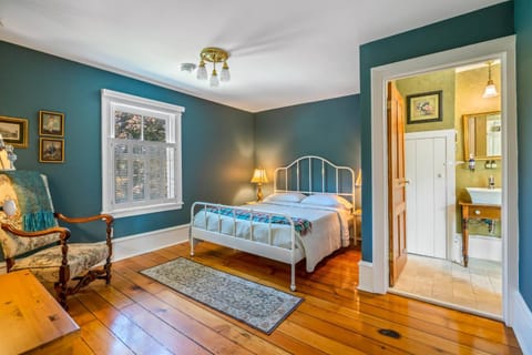 Property building, Bed, Garden, Hot Tub, Minigolf, Photo of the whole room