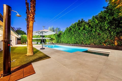 The Palm Diamond a Luxury Poolside and Golf Oasis House in Palm Springs