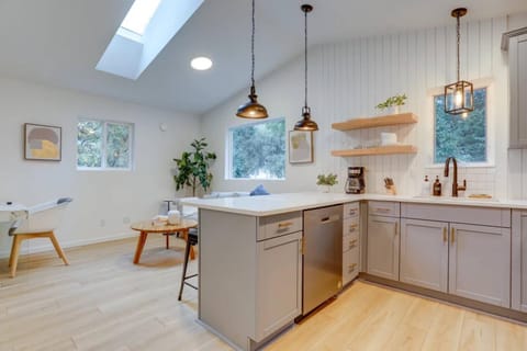 Property building, Bedroom, On site, Quiet street view