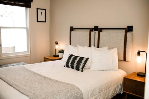 Family Getaway Near Yosemite - Downtown Mariposa Apartment in Mariposa