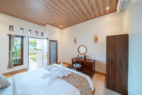 Bed, Photo of the whole room, Bedroom, towels, wardrobe, air conditioner