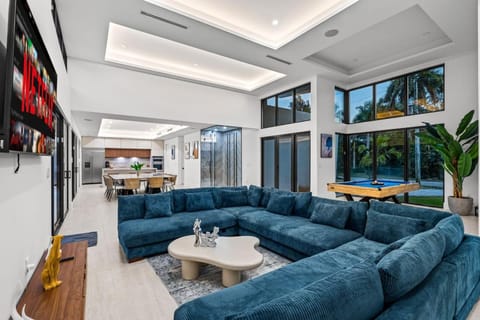 Communal lounge/ TV room, TV and multimedia, Living room