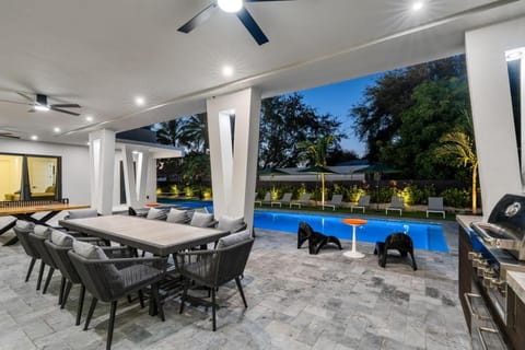 Balcony/Terrace, Dining area, Pool view