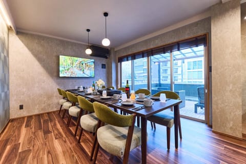 TV and multimedia, Living room, Dining area