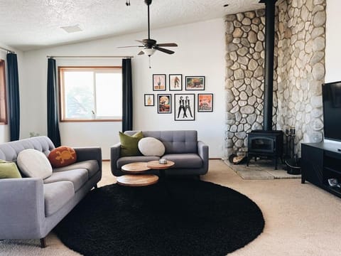 Walk to Pappy's Pioneertown, Spa Cosmic Cowboy Apartment in Pioneertown