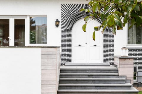 Facade/entrance, Day