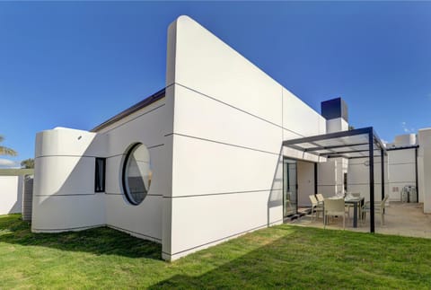 Property building, Day