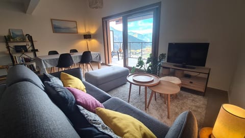 TV and multimedia, Living room, Mountain view, Mountain view