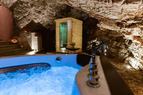 Natural landscape, Hot Tub, Hot Tub, Spa and wellness centre/facilities