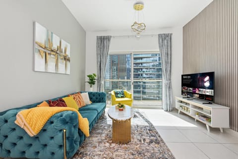 TV and multimedia, Living room, Seating area, Evening entertainment