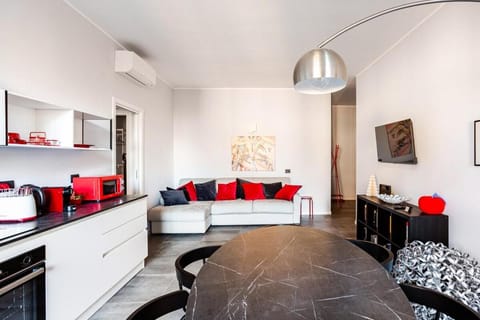 TV and multimedia, Kitchen or kitchenette, Living room, Seating area, Dining area
