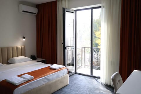 View (from property/room), Balcony/Terrace, Bedroom