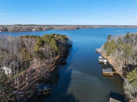 Lakin' Reel Memories - Lake Gaston House in Bracey