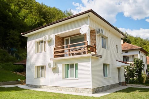 Property building, Natural landscape, Garden, Mountain view