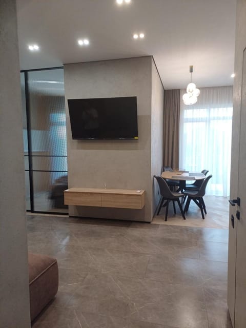 Communal lounge/ TV room, TV and multimedia, Living room, Seating area, Dining area
