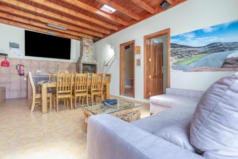 TV and multimedia, Seating area, Dining area