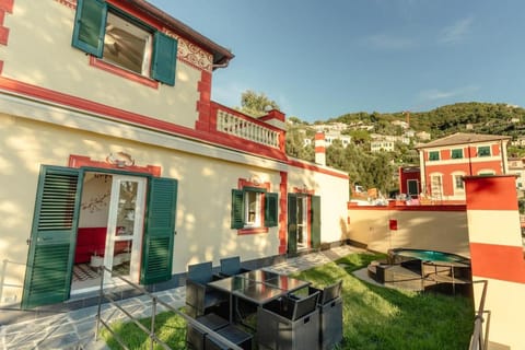 Villa Pipinea- jacuzzi privata e posteggio privato Villa in Camogli