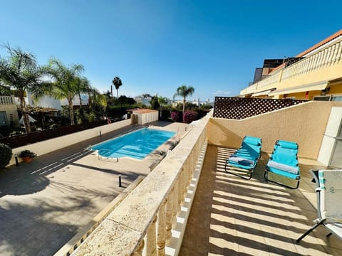 Patio, Pool view, Swimming pool, sunbed