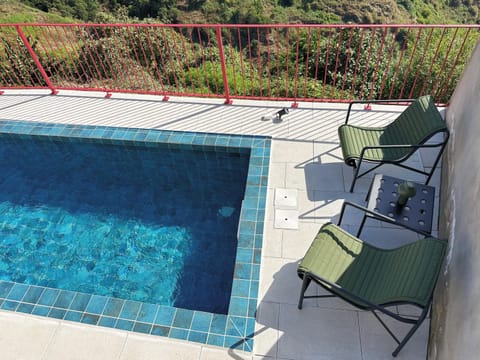 Swimming pool, sunbed