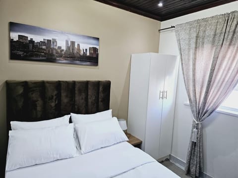 Evernice Guest House Bed and Breakfast in Cape Town