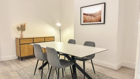 Living room, Seating area, Dining area