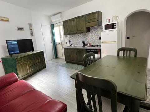 TV and multimedia, Living room, Seating area, Dining area, oven