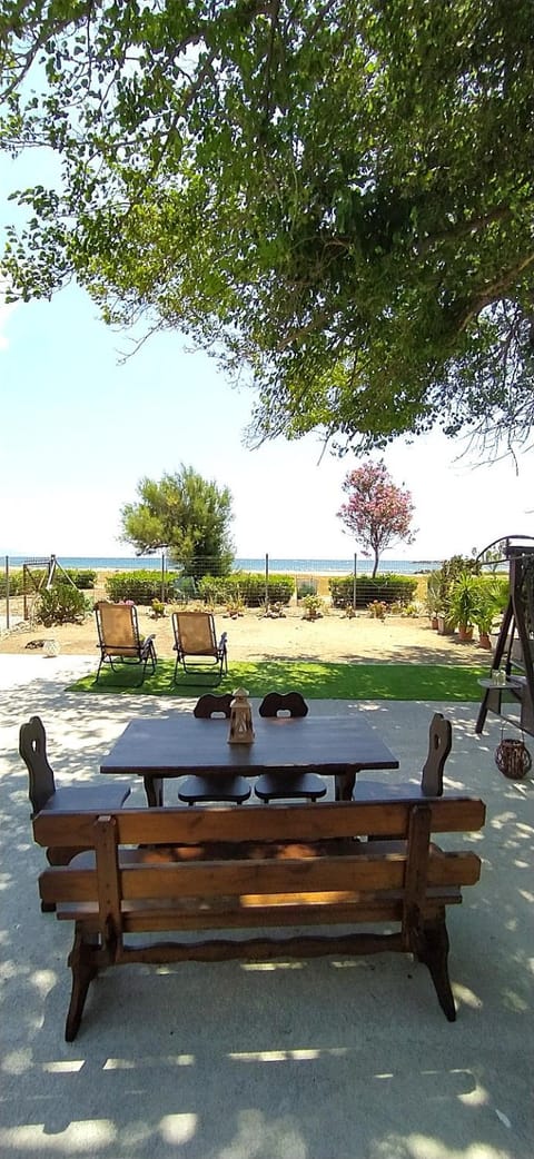 Patio, Natural landscape, Garden, View (from property/room), Dining area, Garden view, Sea view