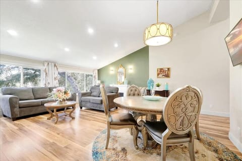 Into the woods - Spacious Retreat Whole Cabin Cabin in Haines City