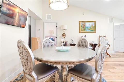 Into the woods - Spacious Retreat Whole Cabin Cabin in Haines City