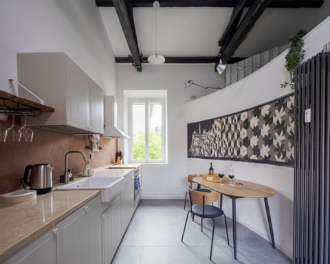 Kitchen or kitchenette, Dining area, stove