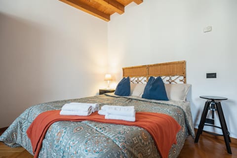 Bed, towels, wedding