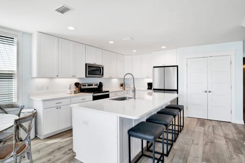 "It’s Always Sunny" Beach House House in West Beach