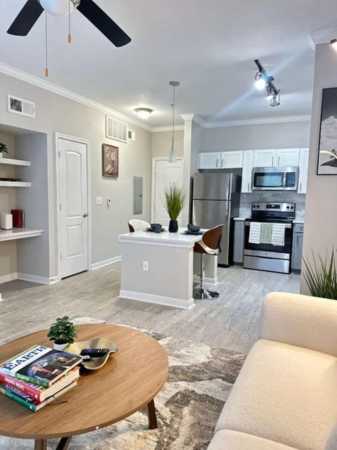 Stylish 1BR Magnolia Getaway Minutes to The Woodlands Apartment in The Woodlands