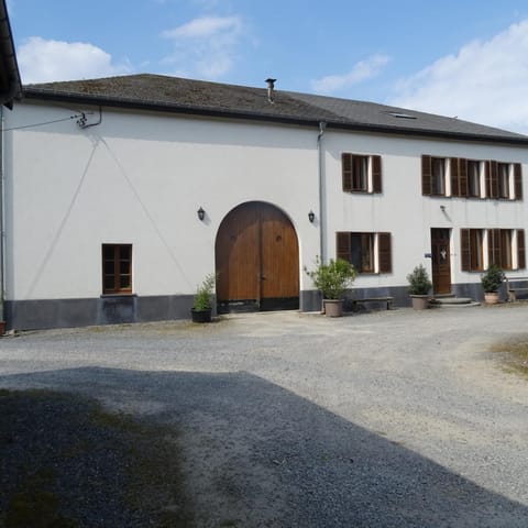 La ferme de la Semois au bord de l'eau 7 chambres House in Wallonia, Belgium