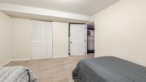 Spacious Country Club Golf Course Retreat House in Westminster